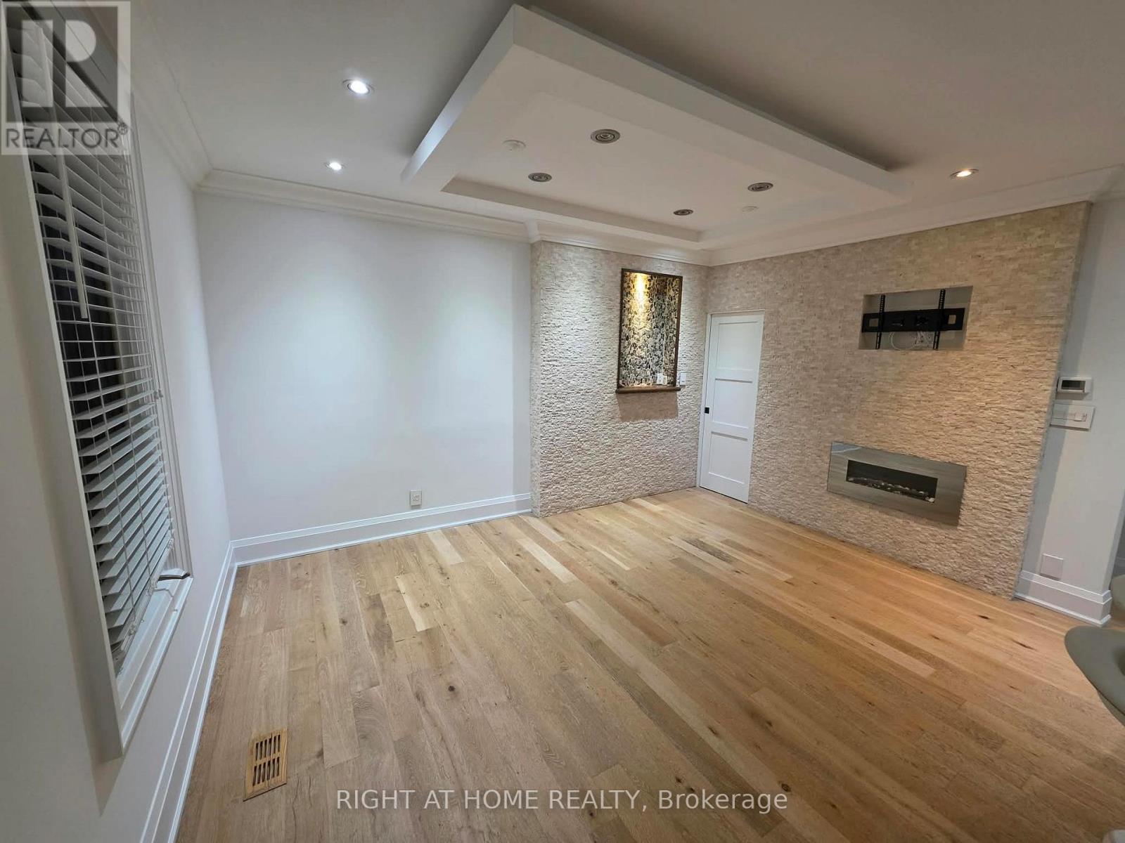 Main - 154 Davisville Avenue, Toronto, Ontario  M4S 1E8 - Photo 9 - C13723454