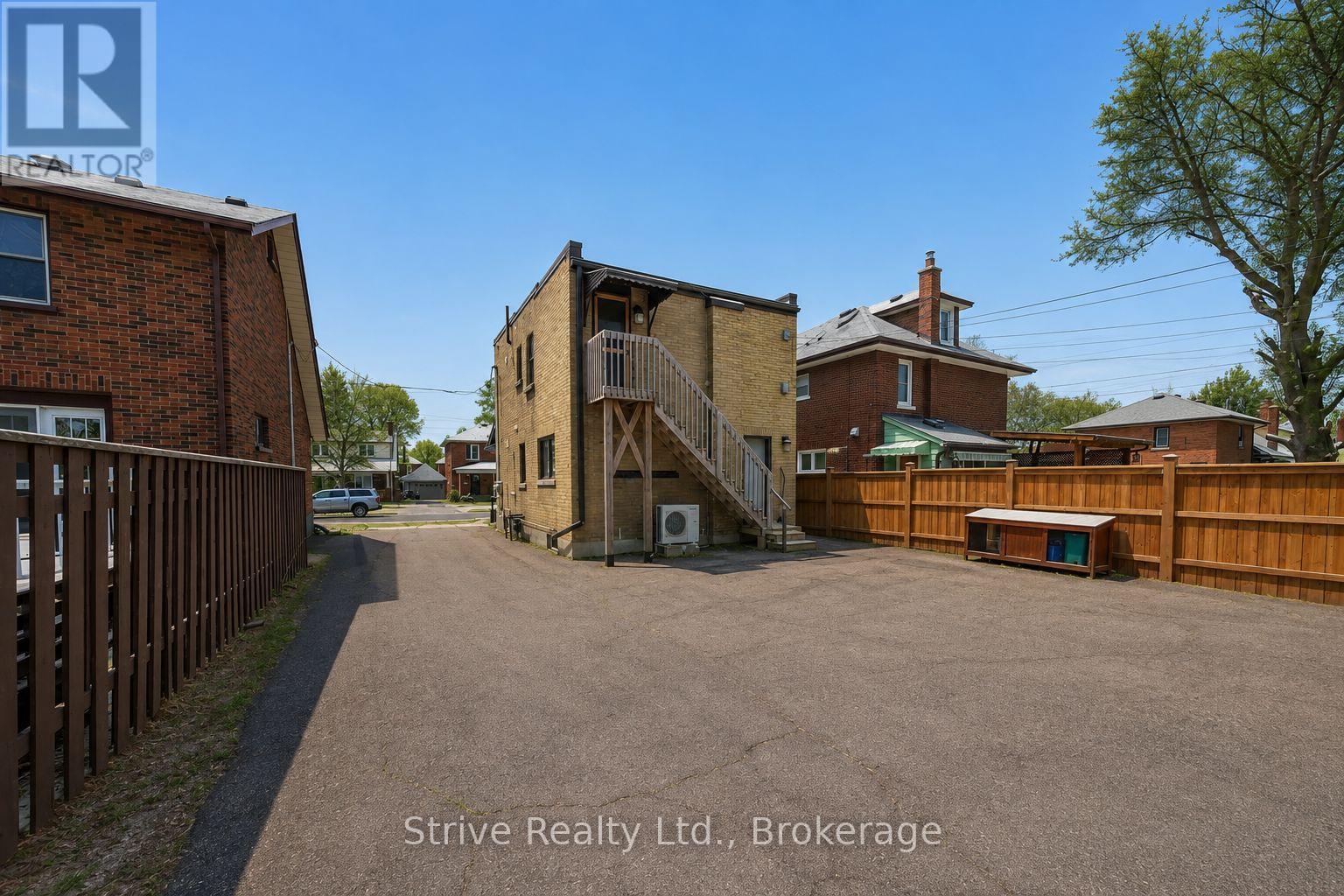 18 Mclaughlin Boulevard, Oshawa, Ontario  L1G 2N8 - Photo 11 - E13723366