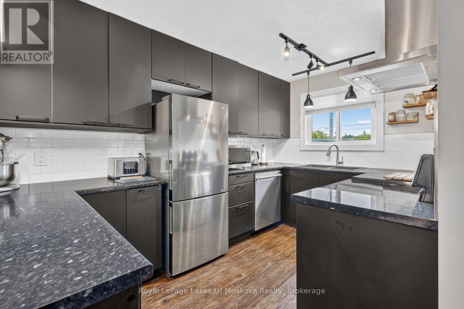 570 John Street S, Gravenhurst, Ontario  P1P 1J9 - Photo 8 - X13723356