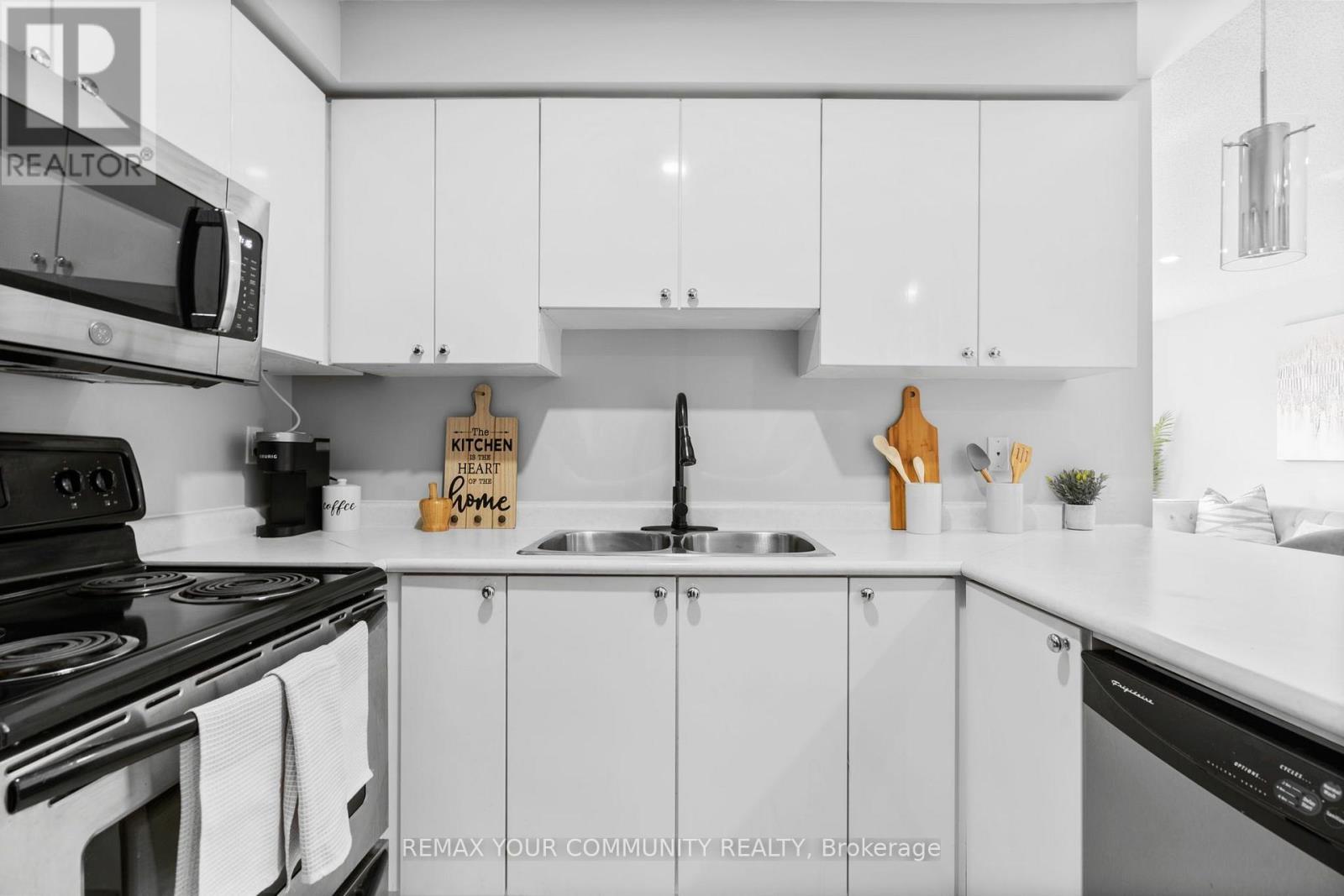 31 Webbford Street, Ajax, Ontario  L1S 0A8 - Photo 18 - E13723352
