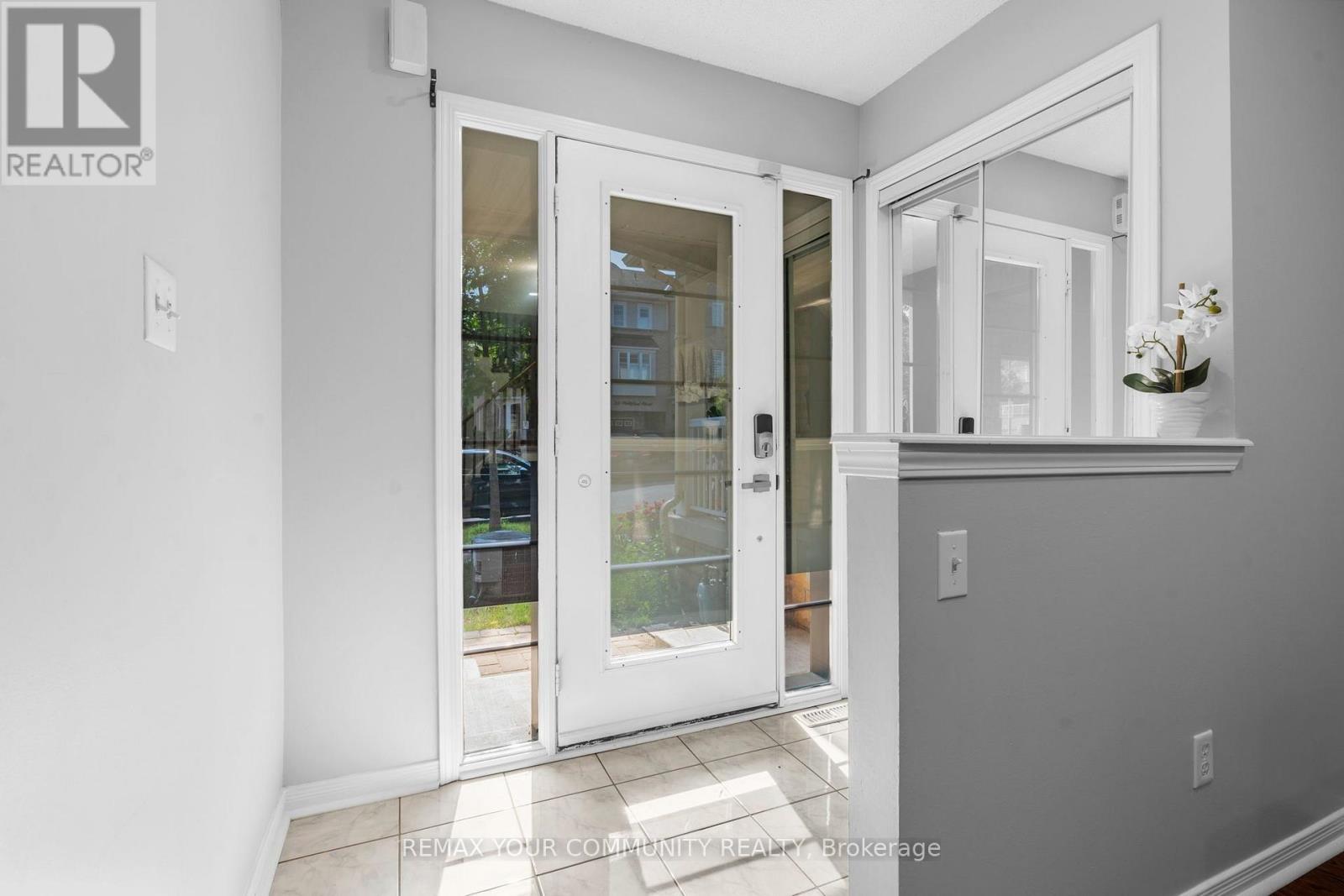 31 Webbford Street, Ajax, Ontario  L1S 0A8 - Photo 4 - E13723352