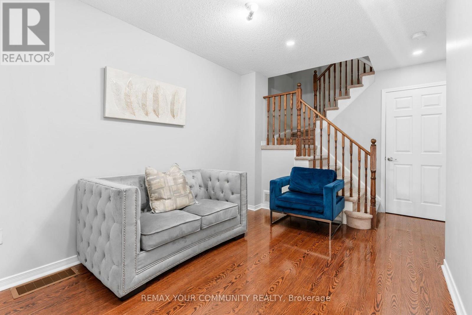 31 Webbford Street, Ajax, Ontario  L1S 0A8 - Photo 5 - E13723352