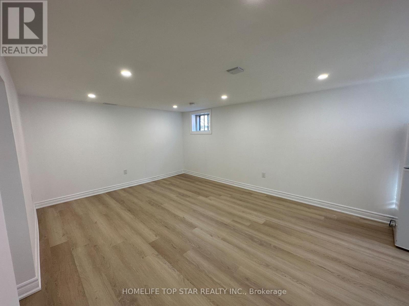 BACHELOR - 38 CARTIER CRESCENT