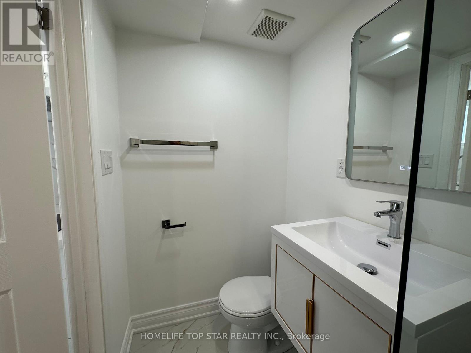 Bachelor - 38 Cartier Crescent, Richmond Hill, Ontario  L4C 2N2 - Photo 6 - N13723376