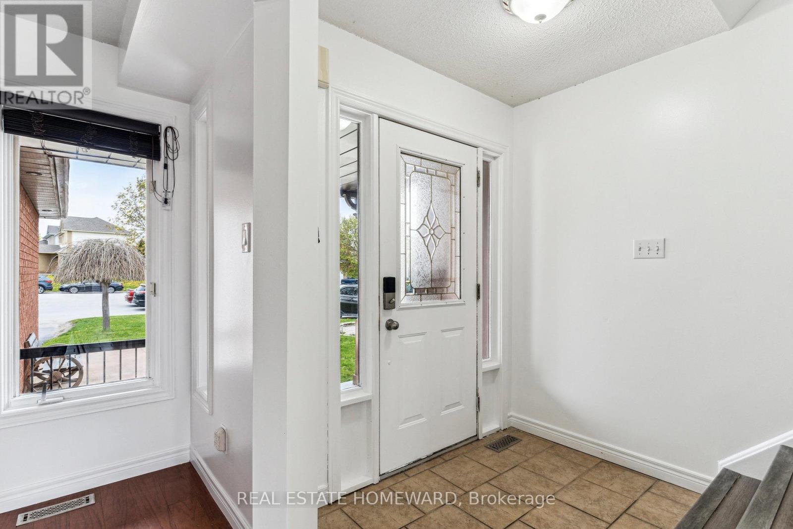 1117 Ashley Court, Innisfil, Ontario  L9S 1X1 - Photo 5 - N13723446