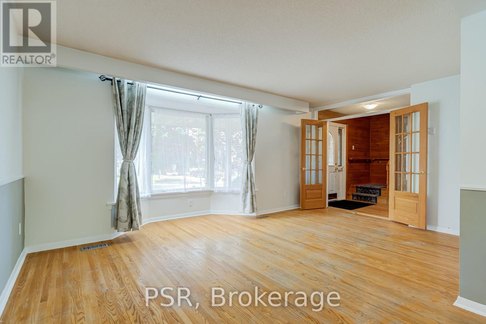 375 Inverness Drive, Oshawa, Ontario  L1J 5T6 - Photo 7 - E13693856