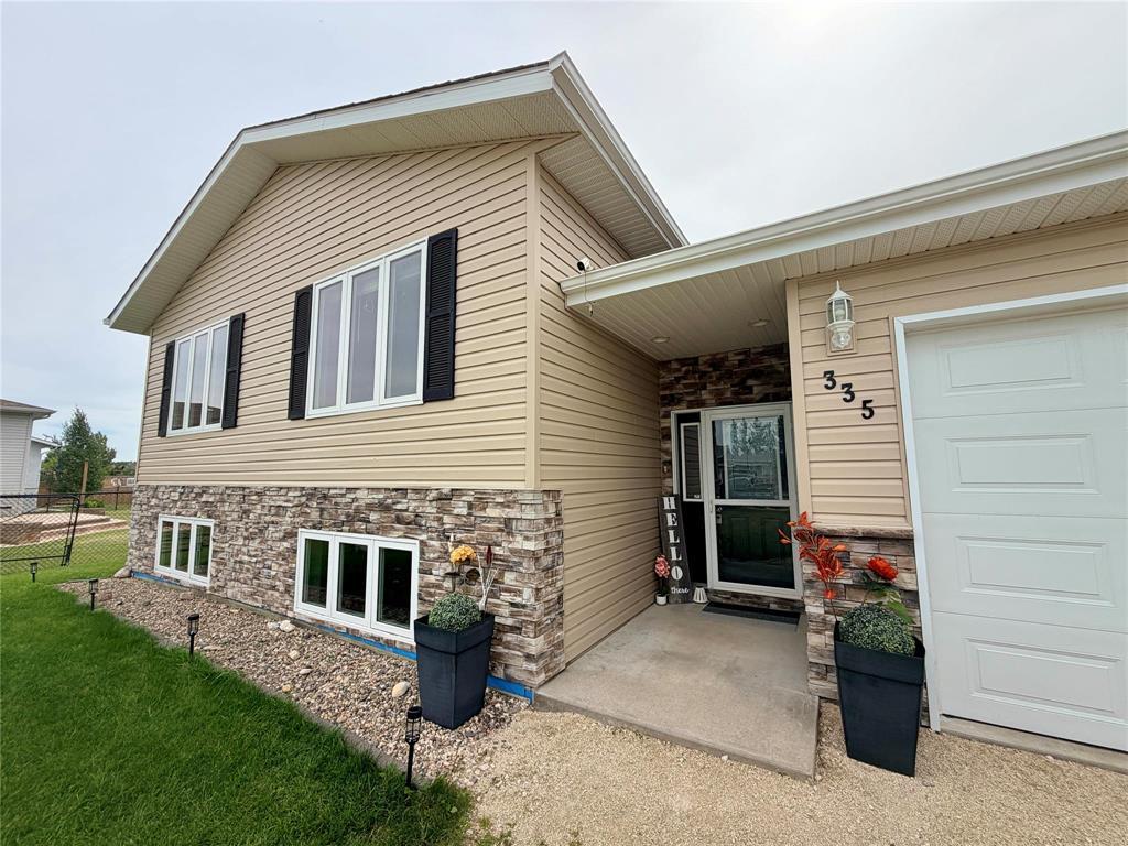 335 6th Avenue, Oakville, Manitoba  R0H 0Y0 - Photo 2 - 202619708