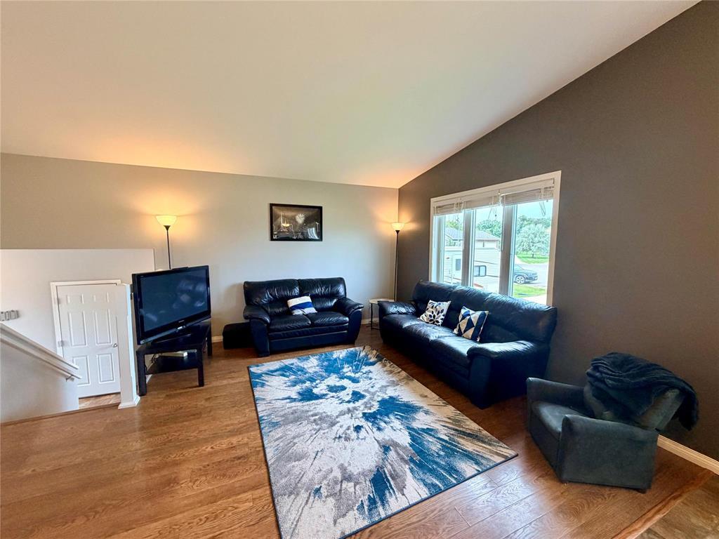 335 6th Avenue, Oakville, Manitoba  R0H 0Y0 - Photo 8 - 202619708