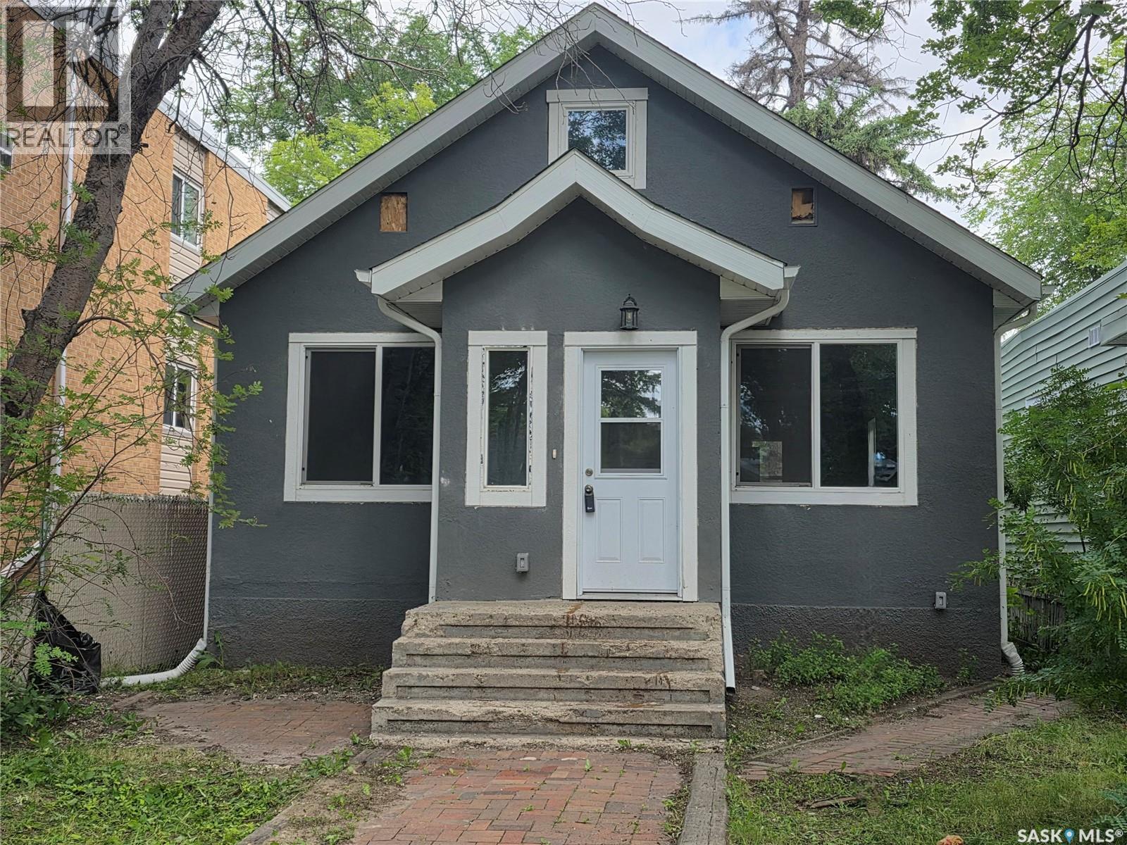 102 32nd Street W, Saskatoon, Saskatchewan  S7L 0S1 - Photo 1 - SK041956