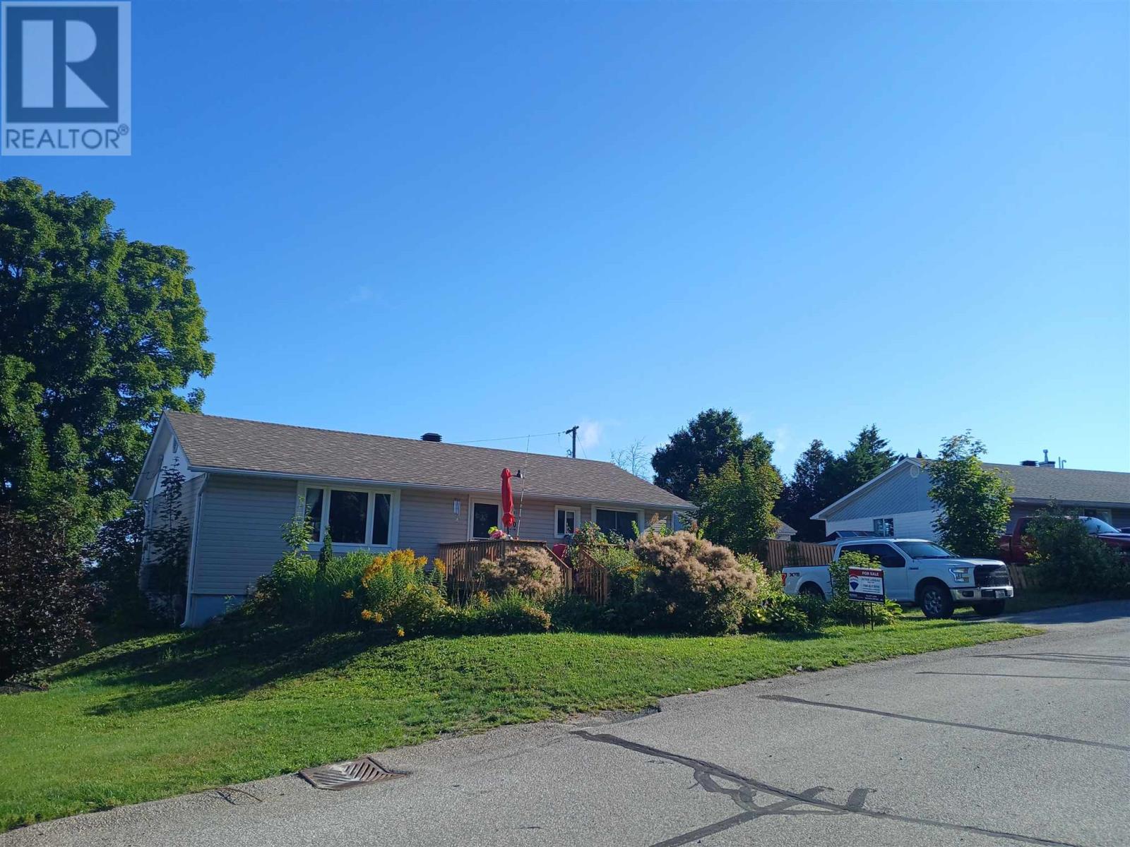 20 Gillanders RD, Elliot Lake, Ontario