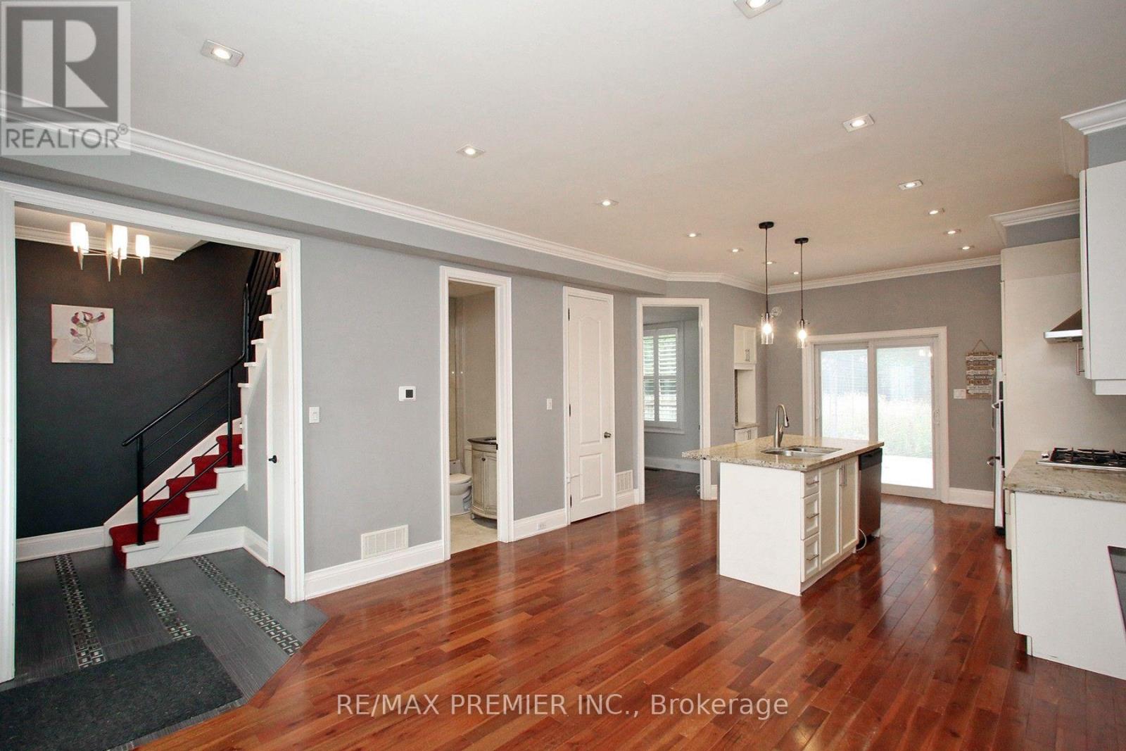 226 Ritson Road S, Oshawa, Ontario  L1H 5H7 - Photo 3 - E13709544