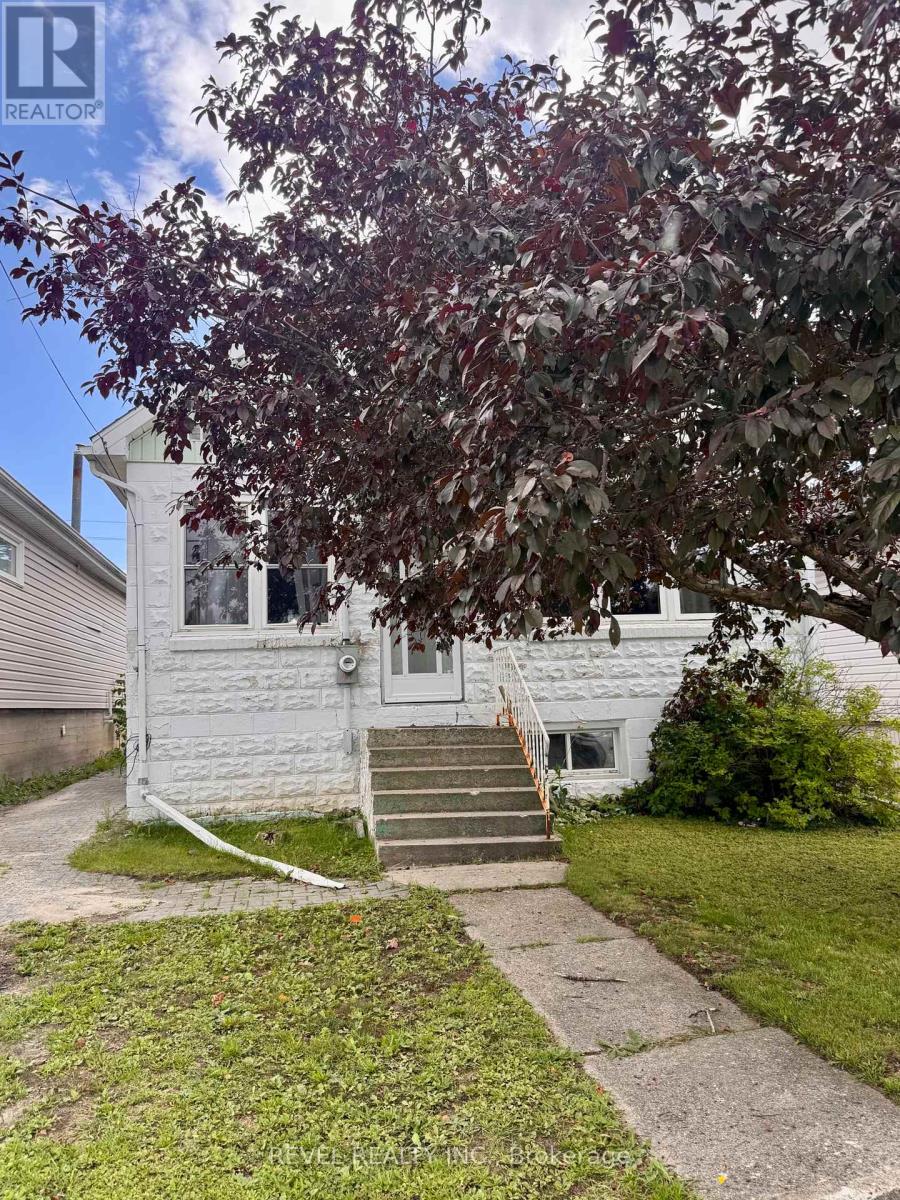 121 Floral Avenue, Timmins (Tm - Tnw - Algonquin To Jubilee), Ontario  P4N 4H6 - Photo 2 - T13723646