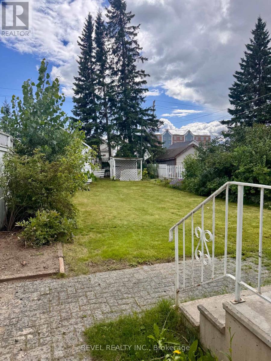 121 Floral Avenue, Timmins (Tm - Tnw - Algonquin To Jubilee), Ontario  P4N 4H6 - Photo 3 - T13723646