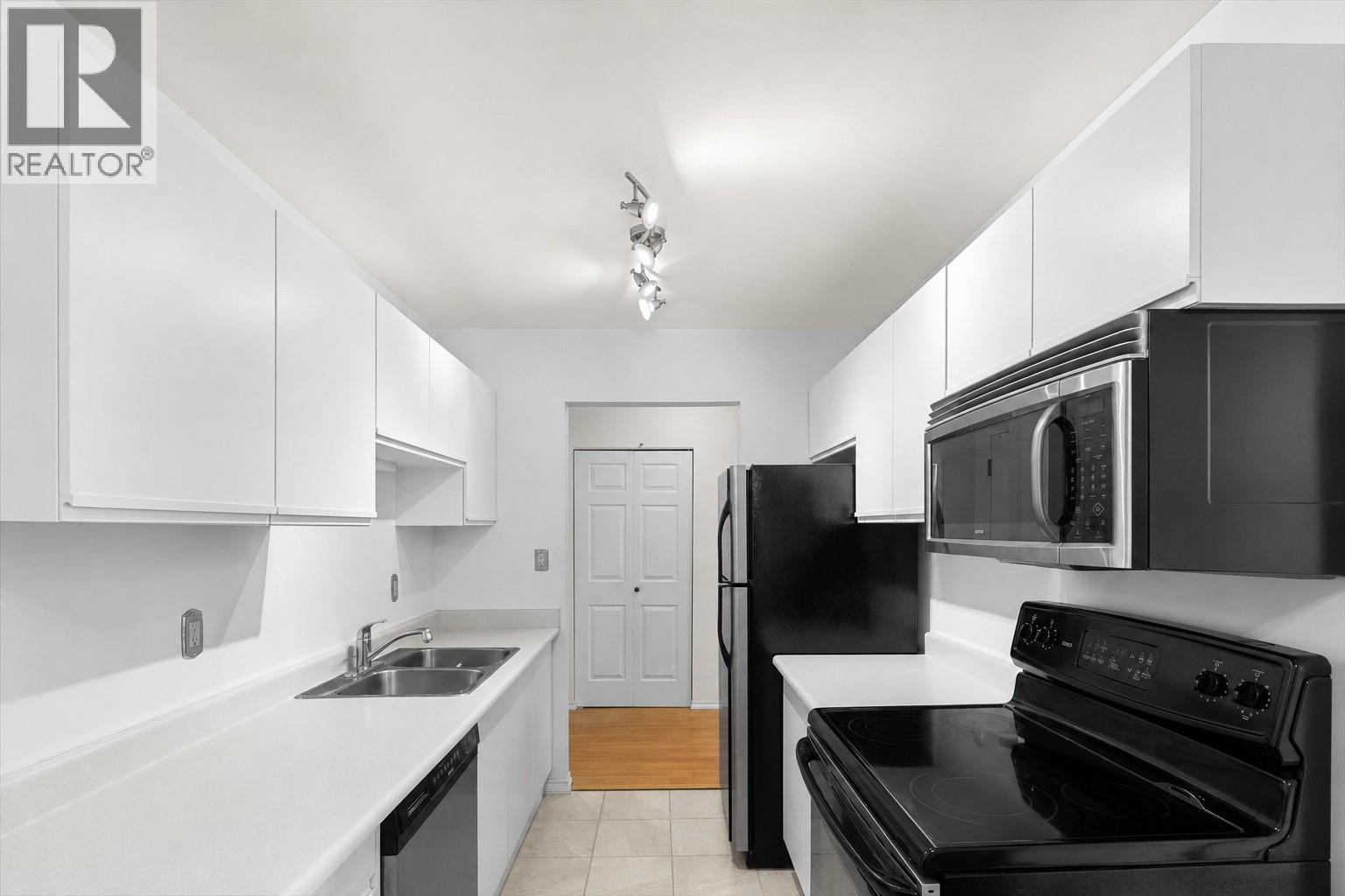 1056 Bernard Avenue Unit# 307, Kelowna, British Columbia  V1Y 8L7 - Photo 4 - 10396322