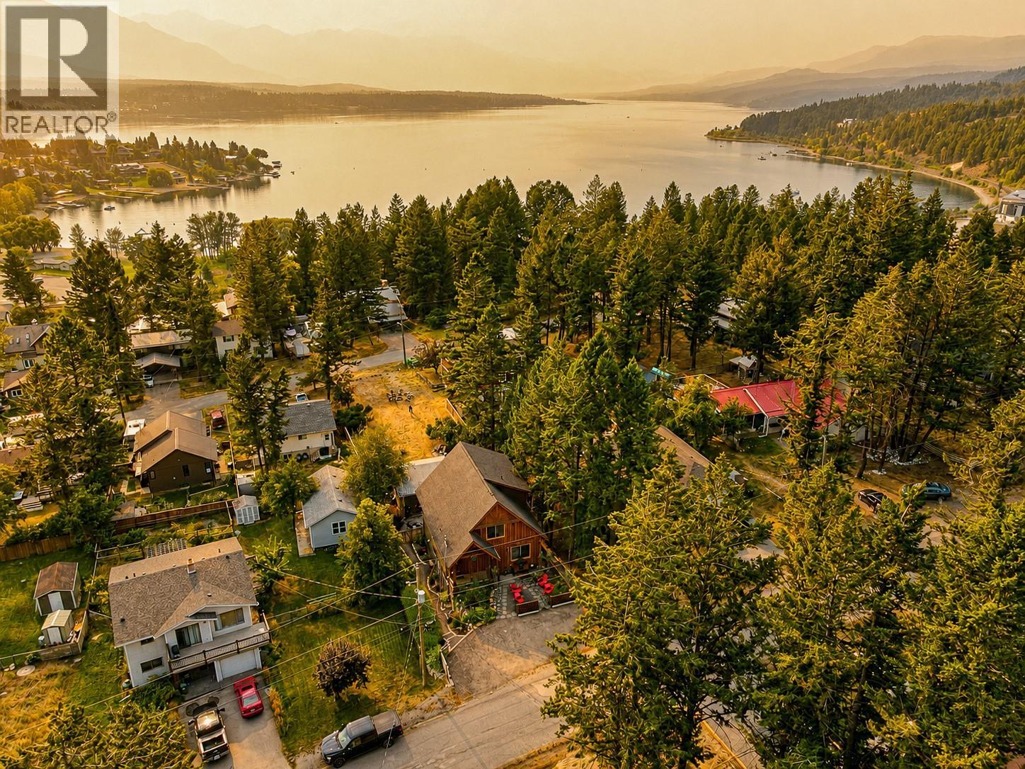 1741 8th Avenue, Invermere, British Columbia  V0A 1K4 - Photo 2 - 10398649