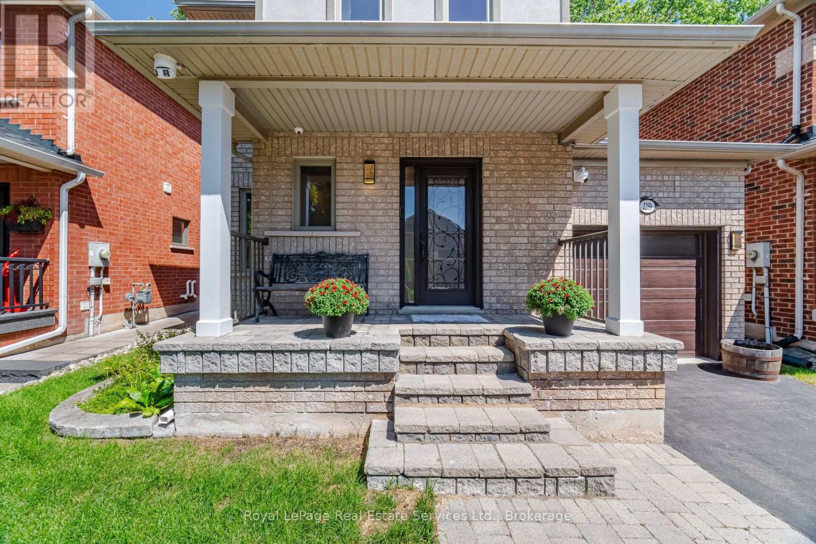 2259 Empire Crescent, Burlington, Ontario  L7L 6Y6 - Photo 2 - W13723548