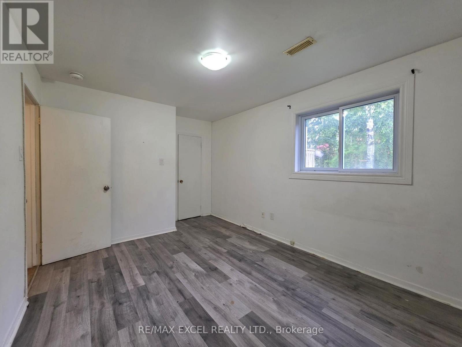 22 Northpark Road, Barrie, Ontario  L4M 2J3 - Photo 4 - S13433852