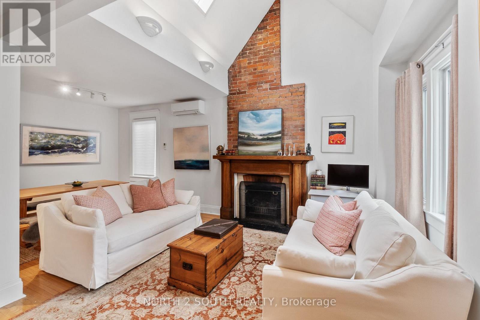 Upper - 161 Marlborough Place, Toronto, Ontario M5R 3J5 - Photo 13 - C13723528