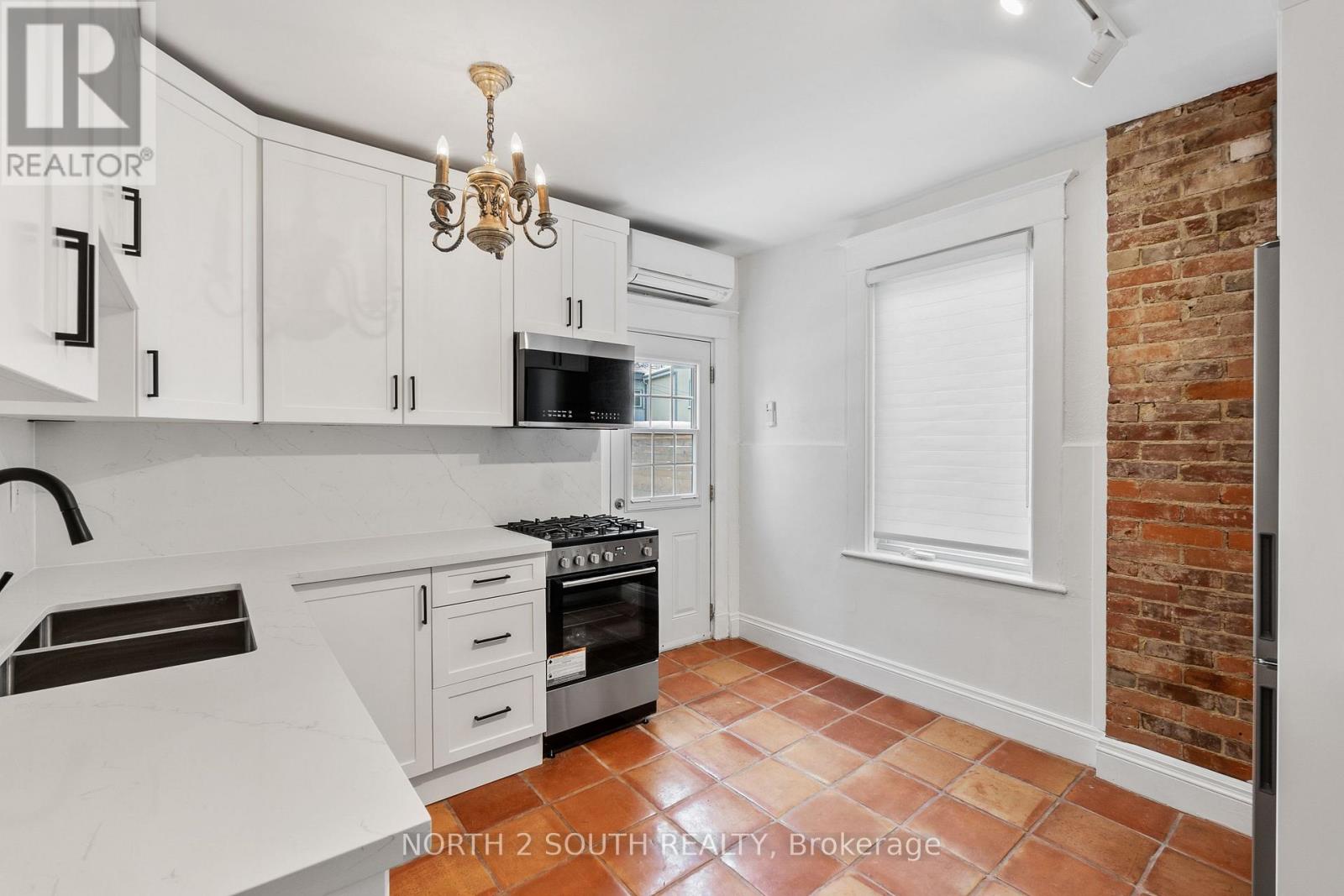 Upper - 161 Marlborough Place, Toronto, Ontario M5R 3J5 - Photo 18 - C13723528