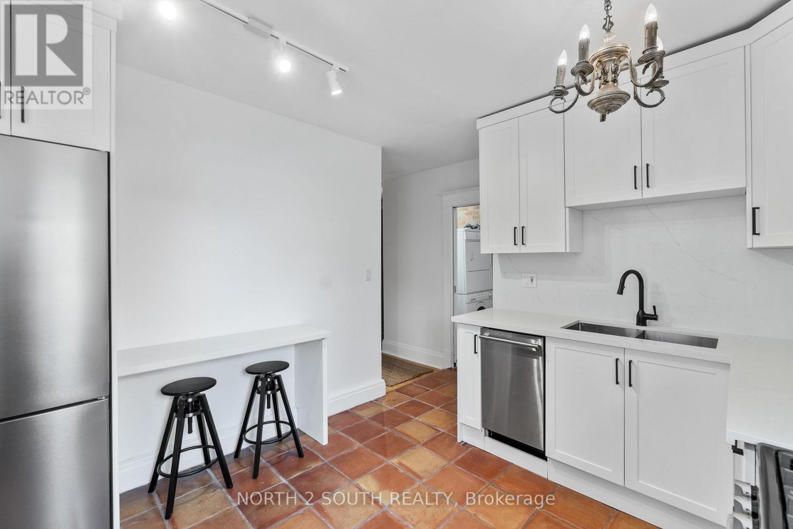 Upper - 161 Marlborough Place, Toronto, Ontario M5R 3J5 - Photo 19 - C13723528