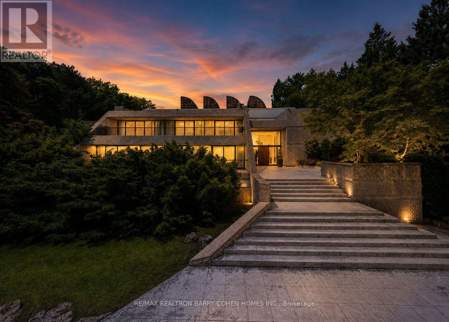 30 High Point Road, Toronto, Ontario  M3C 2R3 - Photo 2 - C13723534
