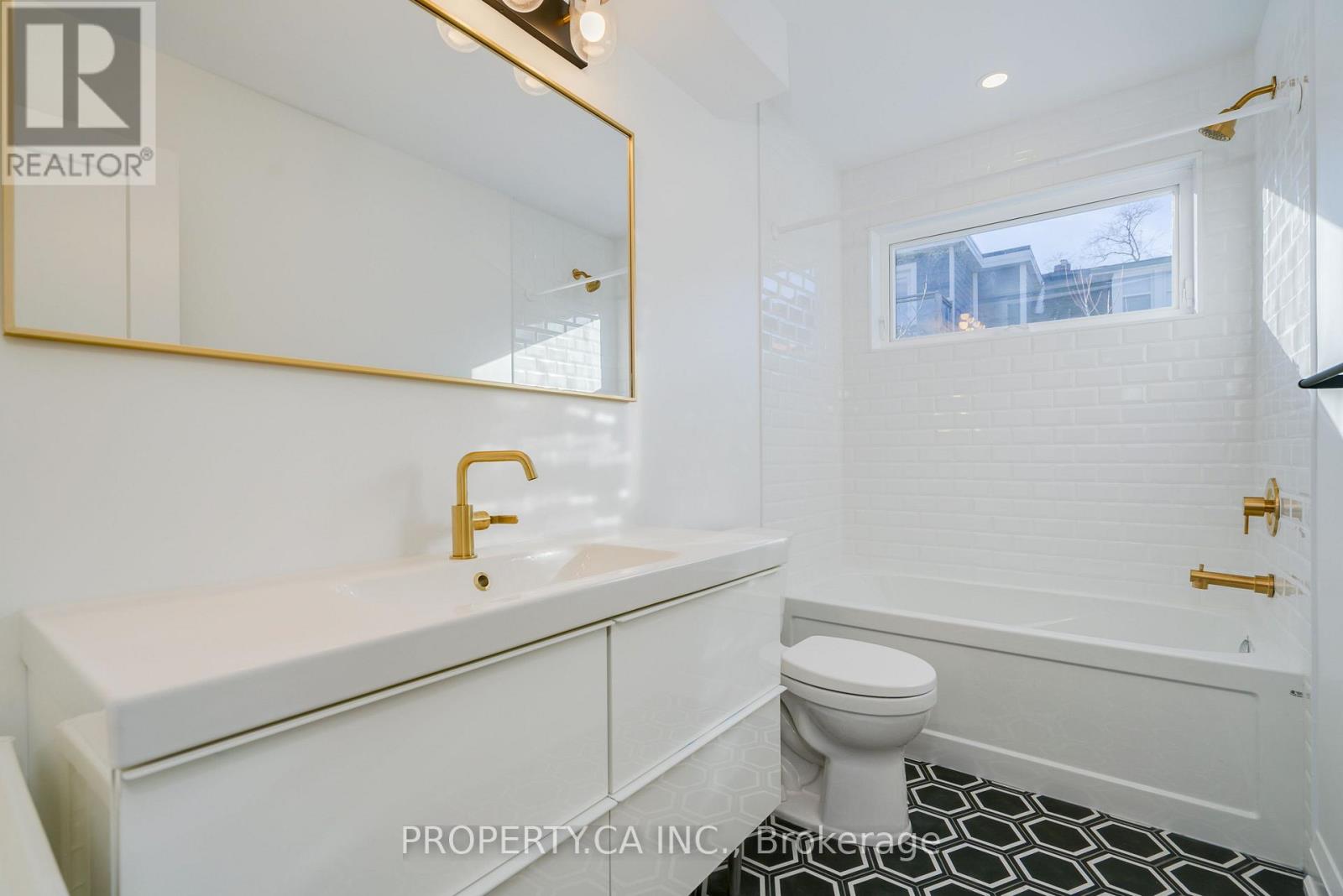 Laneway - 147 Denison Avenue, Toronto, Ontario  M5T 2N2 - Photo 15 - C13723664