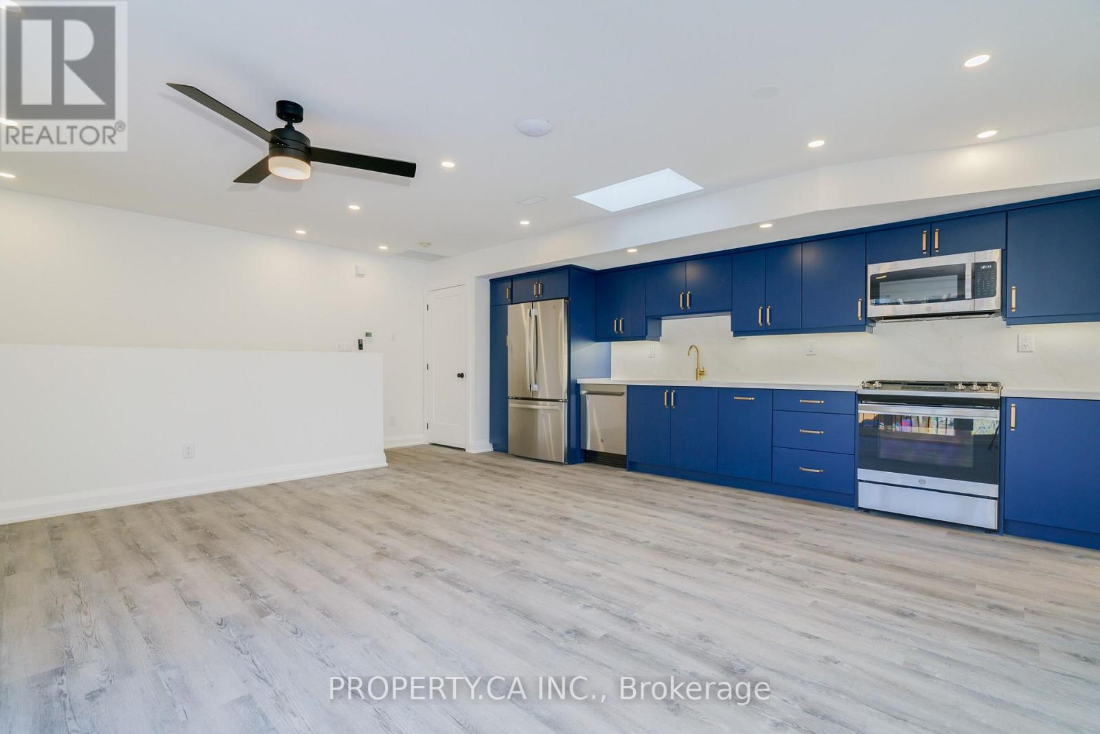 Laneway - 147 Denison Avenue, Toronto, Ontario  M5T 2N2 - Photo 3 - C13723664