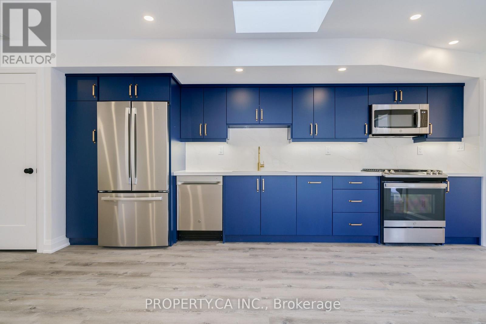 Laneway - 147 Denison Avenue, Toronto, Ontario  M5T 2N2 - Photo 6 - C13723664