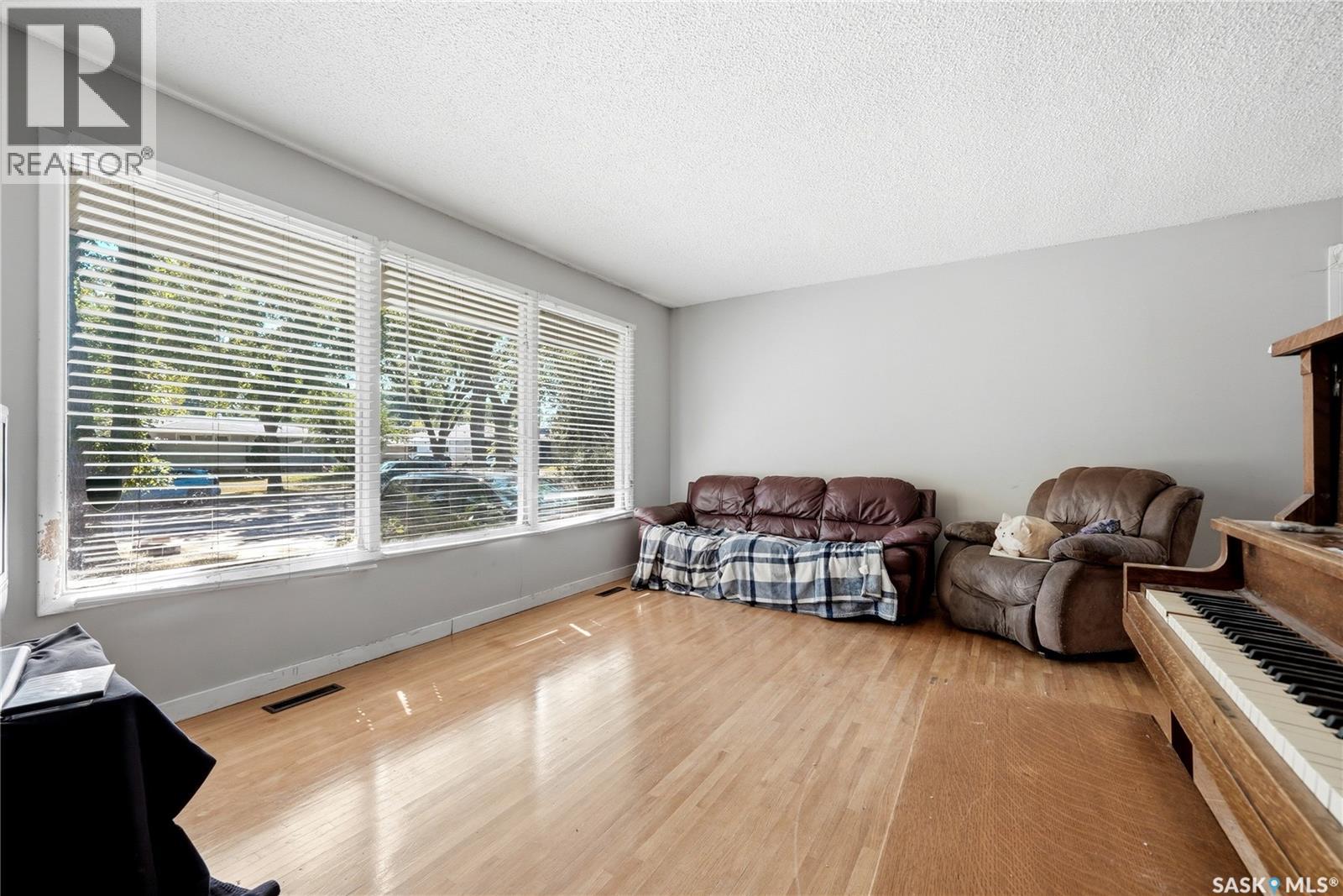 1722 Macpherson Avenue, Regina, Saskatchewan  S4S 4C9 - Photo 5 - SK046943
