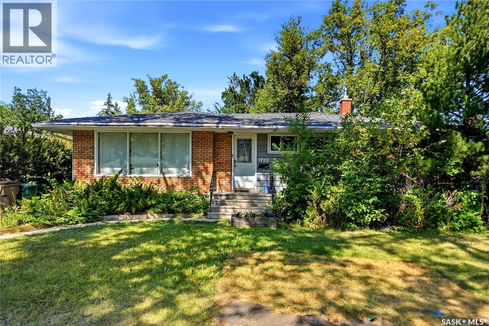 1722 Macpherson Avenue, Regina, Saskatchewan  S4S 4C9 - Photo 2 - SK046943