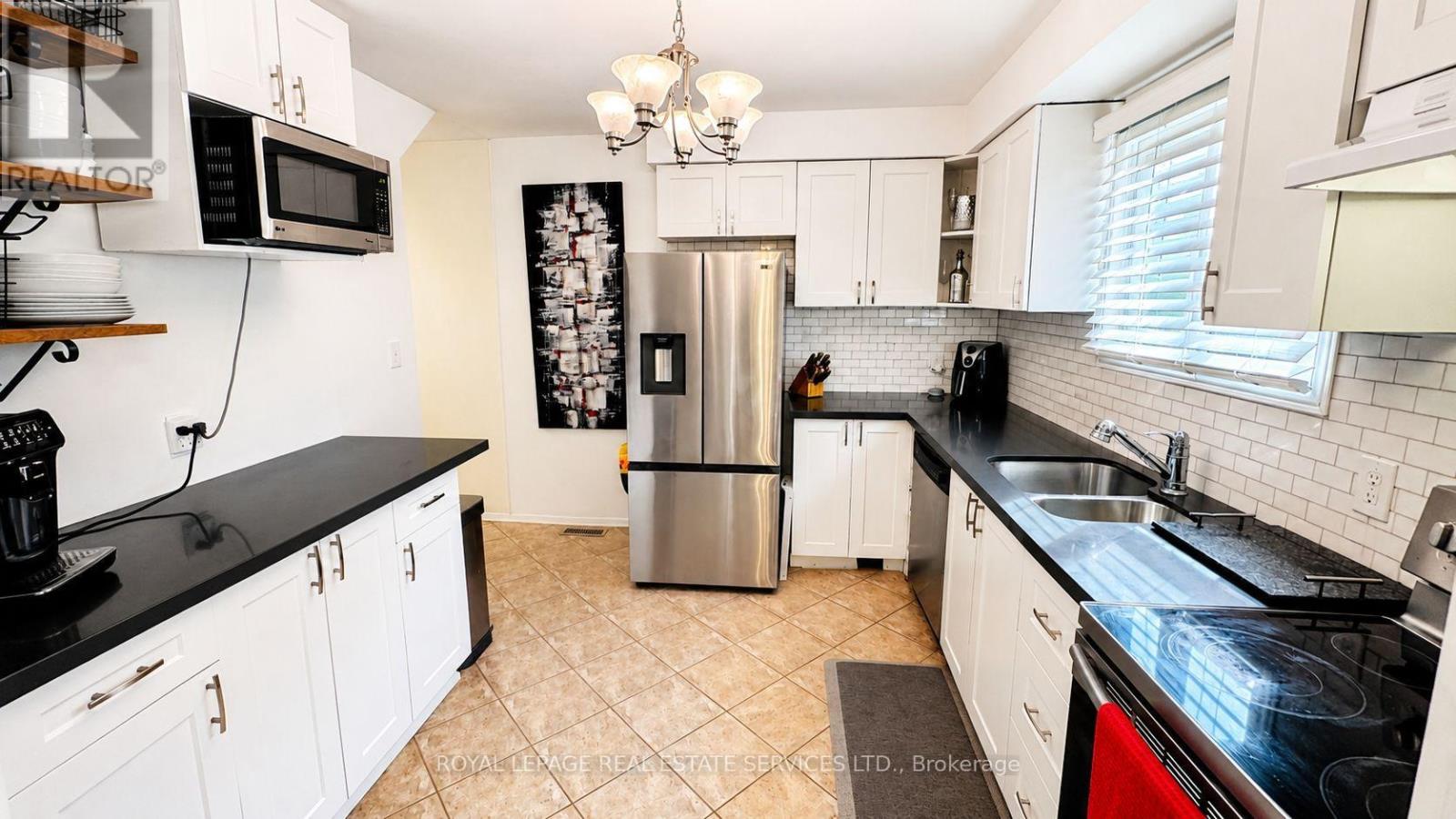 49 Lowder Place, Whitby, Ontario  L1N 8B8 - Photo 7 - E13723496