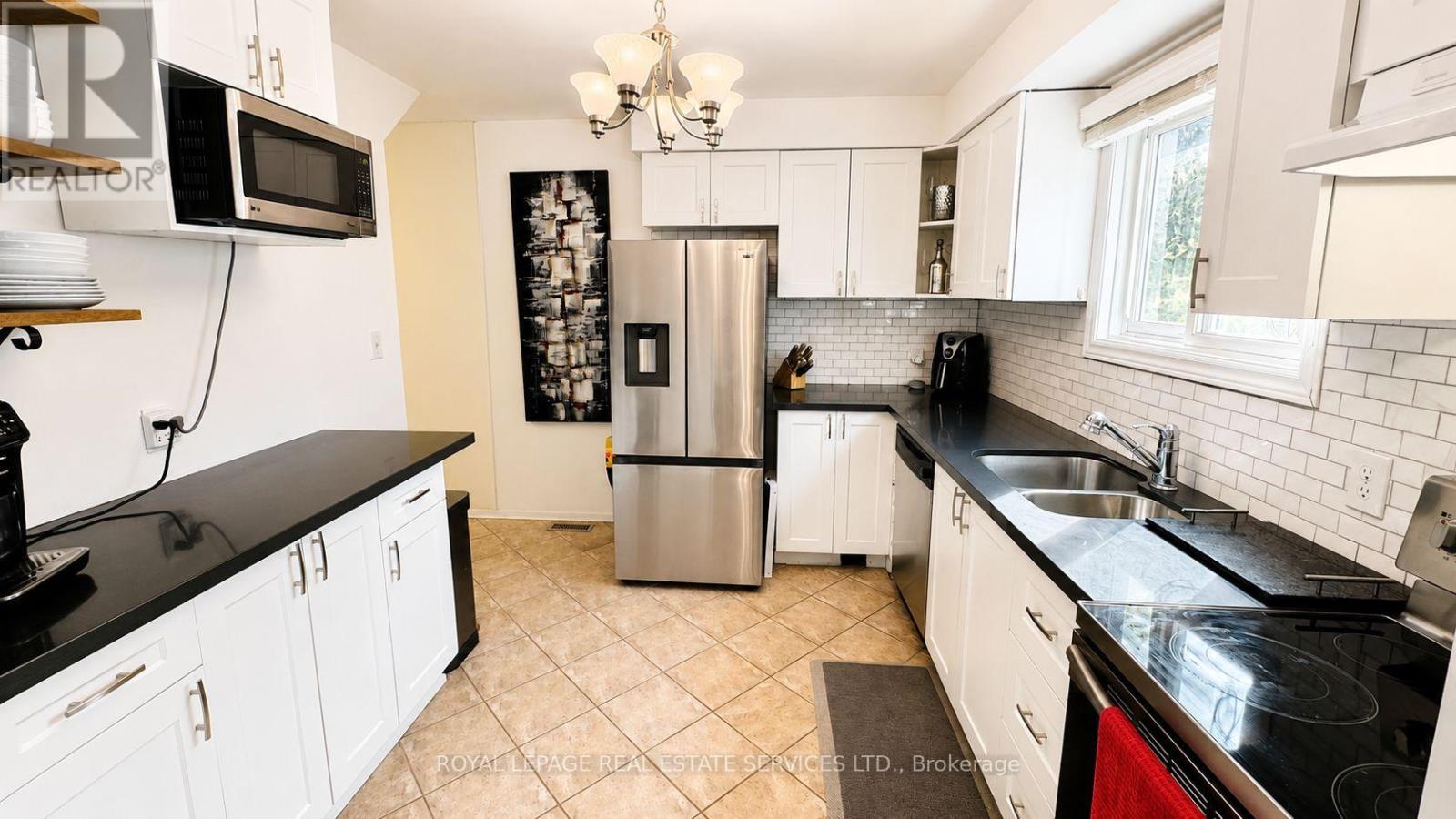49 Lowder Place, Whitby, Ontario  L1N 8B8 - Photo 8 - E13723496