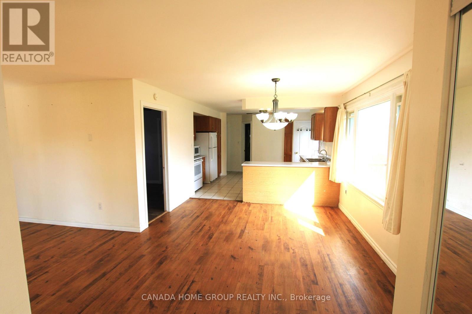 931 Goldie Street, Innisfil, Ontario L0L 1C0 - Photo 3 - N13723608