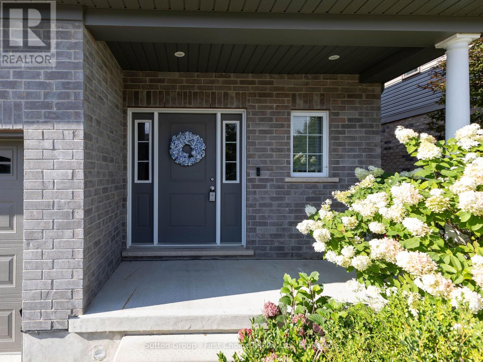 21 Brown Street, Stratford, Ontario  N5A 0B8 - Photo 4 - X13482024