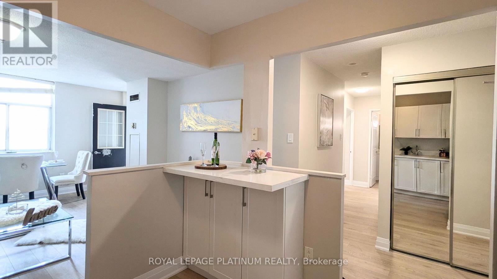 704 - 3559 Eglinton Avenue W, Toronto, Ontario  M6M 5C6 - Photo 6 - W13723620