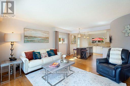 38 Abbey Road, Brampton, Ontario  L6W 2T8 - Photo 3 - W13723636