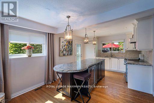 38 Abbey Road, Brampton, Ontario  L6W 2T8 - Photo 4 - W13723636