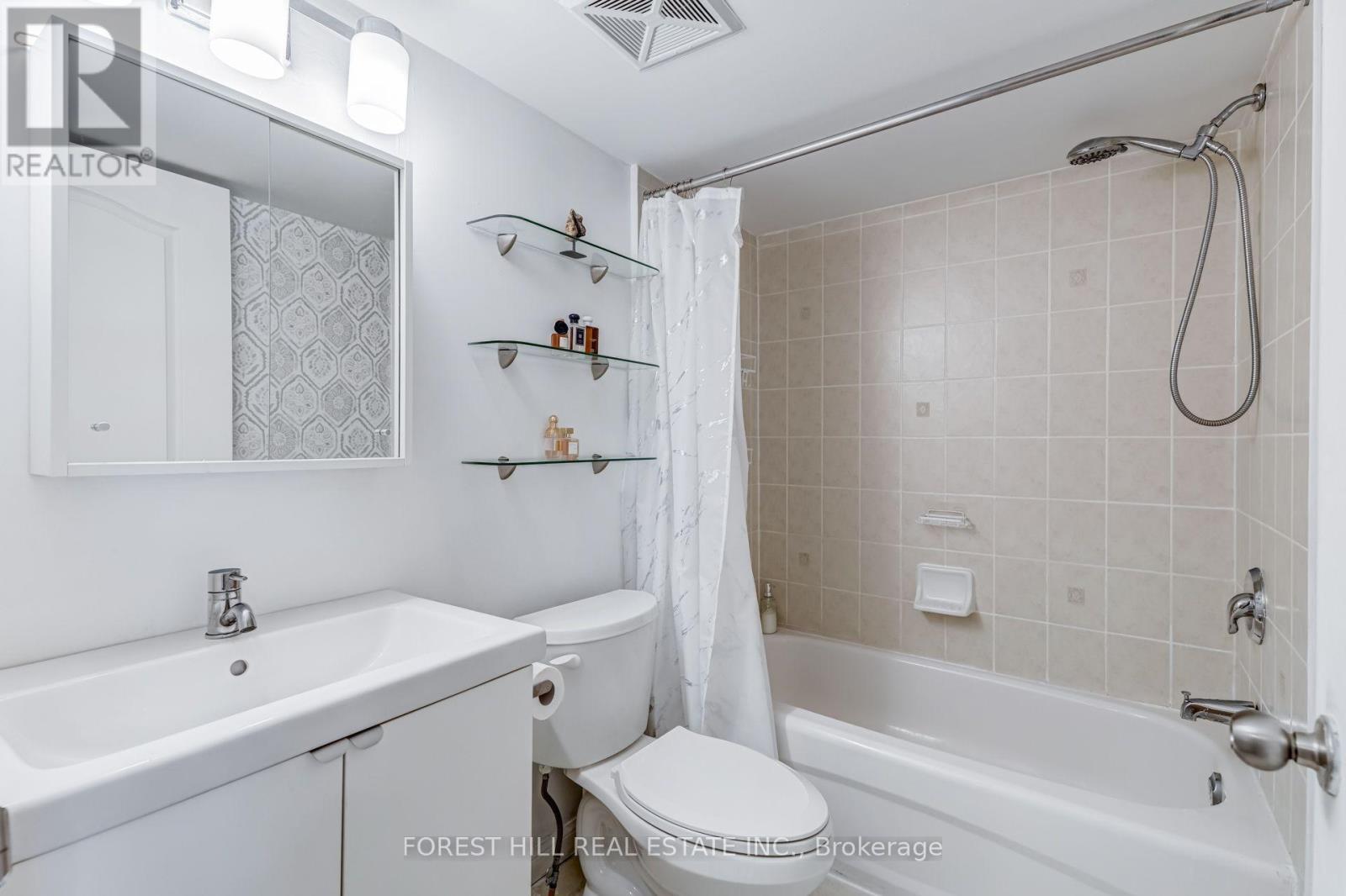 Th 3 - 68 Carr Street, Toronto, Ontario  M5T 1B7 - Photo 13 - C13721158
