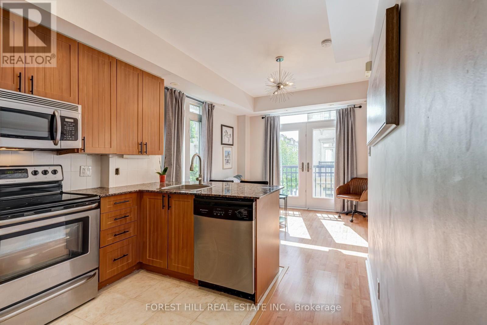 Th 3 - 68 Carr Street, Toronto, Ontario  M5T 1B7 - Photo 4 - C13721158