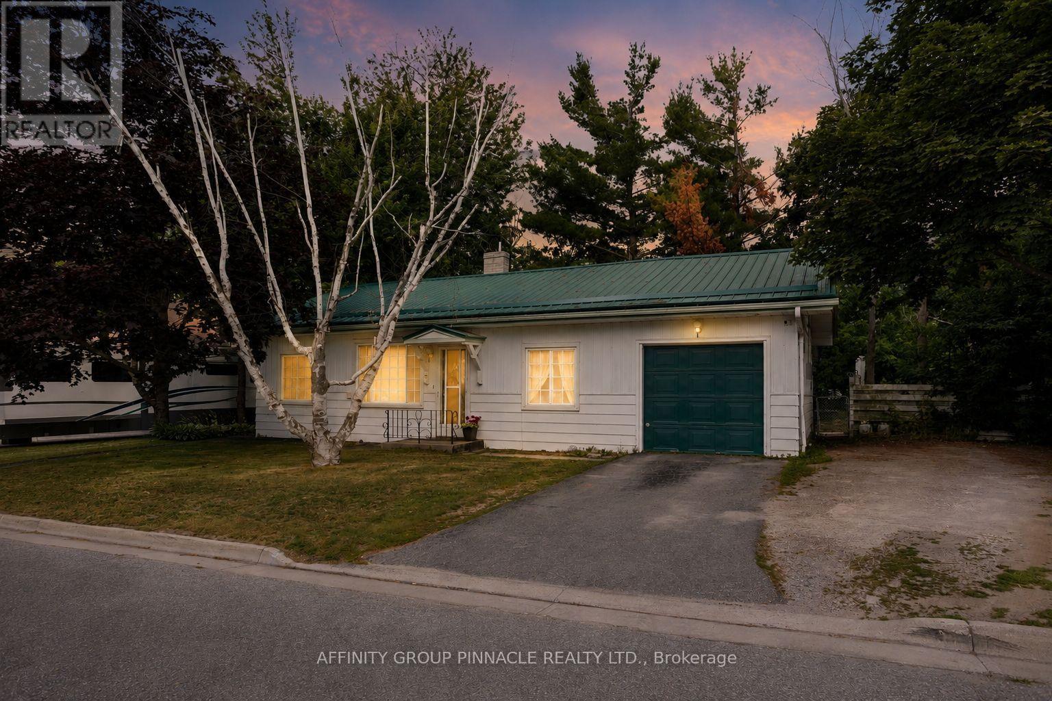 35 CLIFTON STREET, Kawartha Lakes, Ontario
