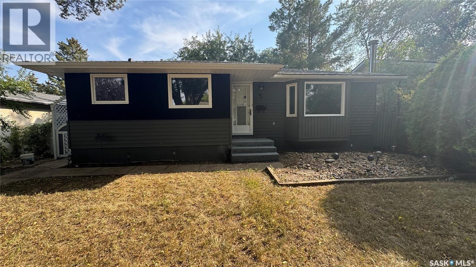 61 Bannister Avenue, Regina, Saskatchewan  S4R 5K8 - Photo 1 - SK046798
