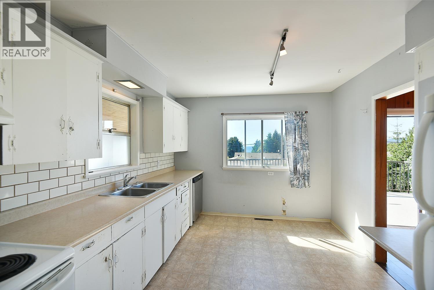 4726 Laurel Avenue, Sechelt, British Columbia  V7Z 0E7 - Photo 5 - R3159654