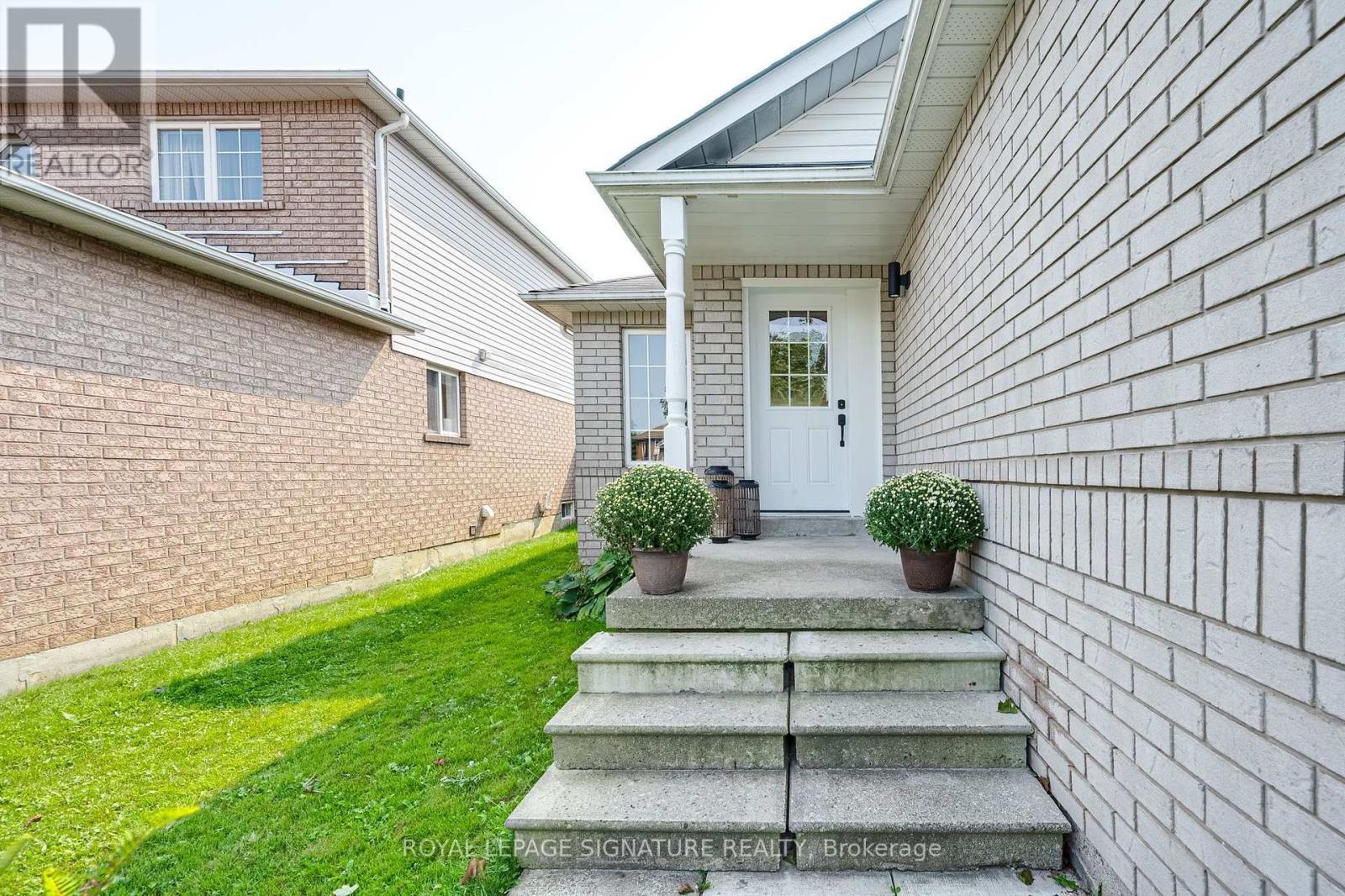 1085 Kensington Street, Innisfil, Ontario  L9S 1T7 - Photo 3 - N13723460