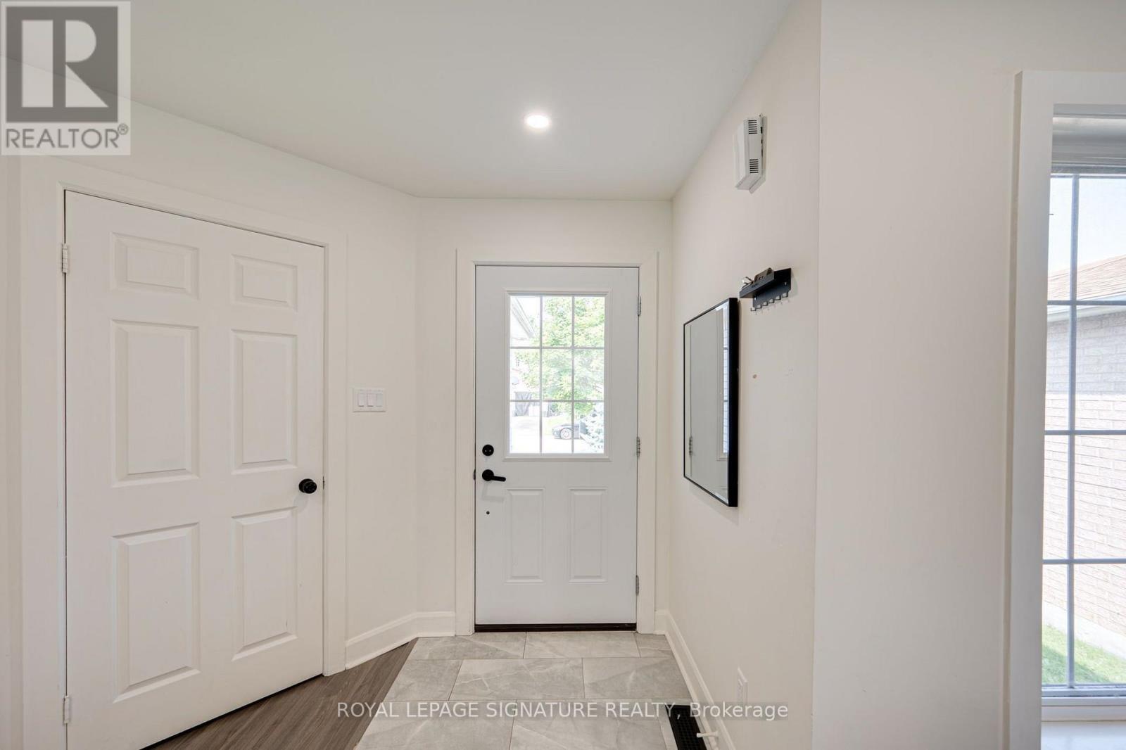 1085 Kensington Street, Innisfil, Ontario  L9S 1T7 - Photo 4 - N13723460