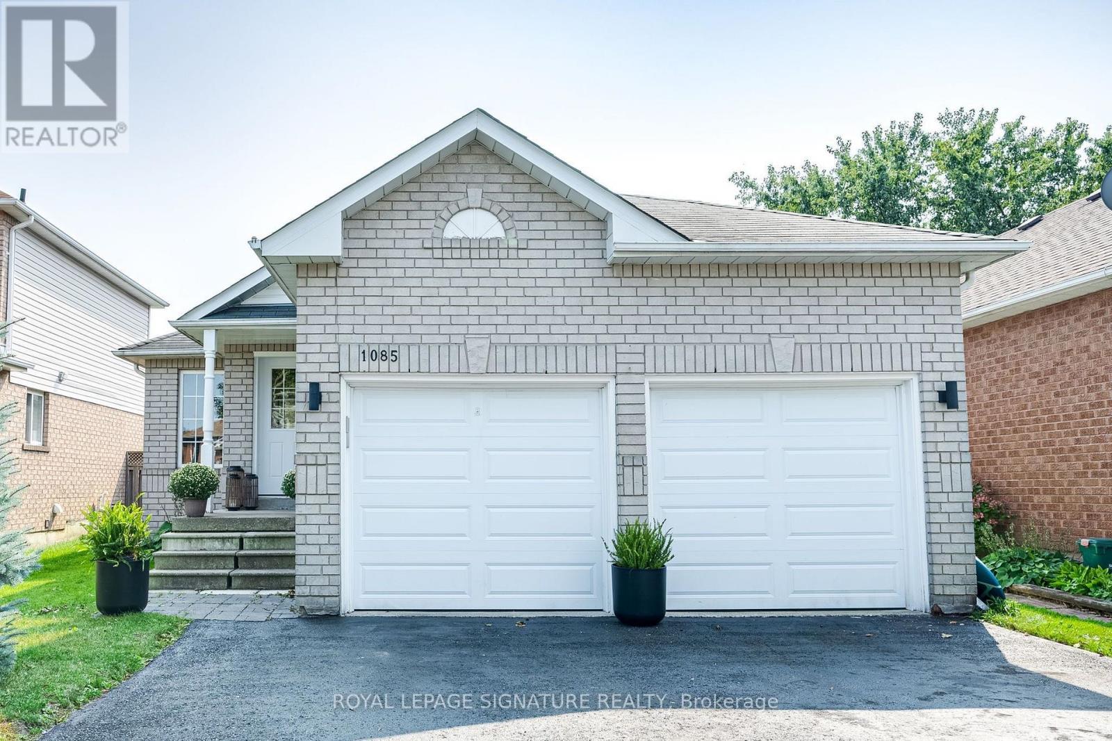 1085 Kensington Street, Innisfil, Ontario  L9S 1T7 - Photo 2 - N13723460