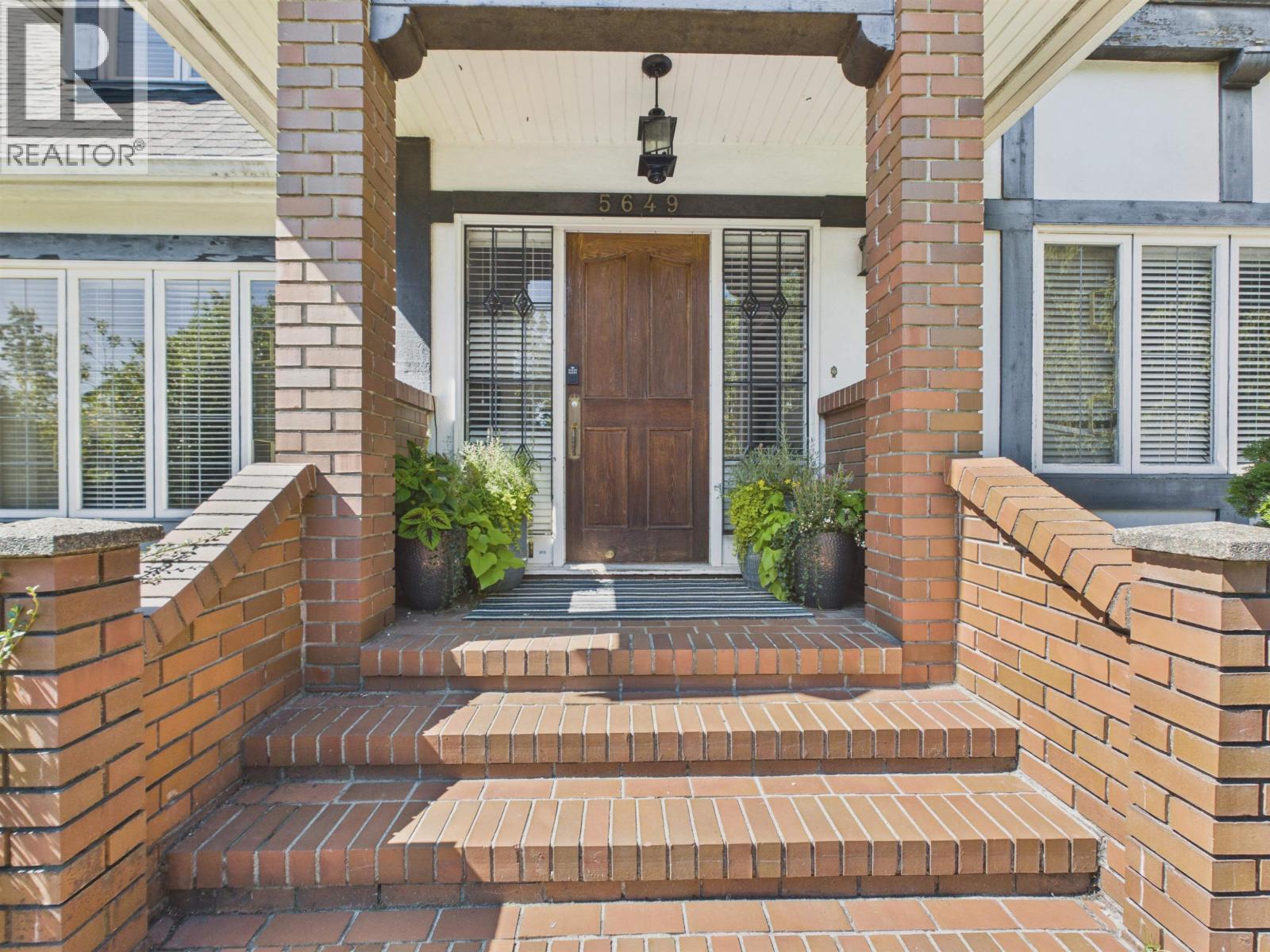 5649 Angus Drive, Vancouver, British Columbia  V6M 3N5 - Photo 2 - R3159698