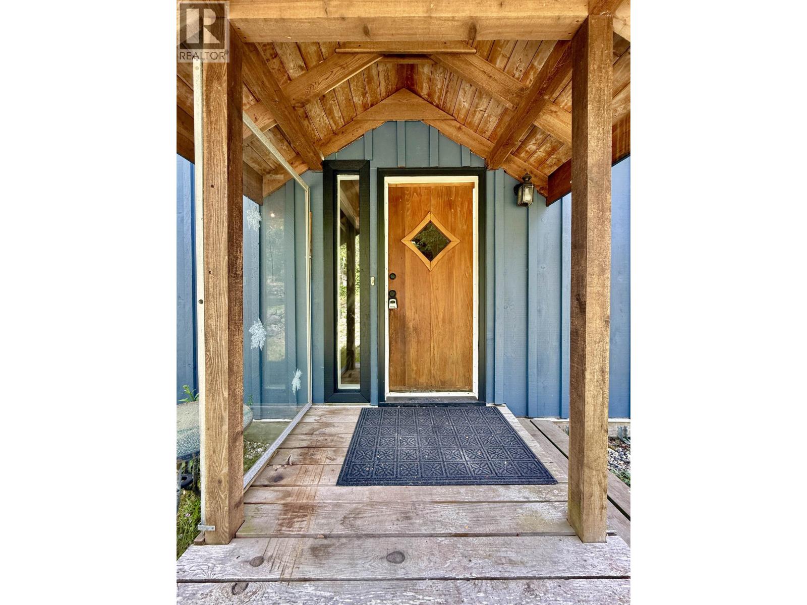 6376 Sunshine Coast Highway, Sechelt, British Columbia  V7Z 0M3 - Photo 3 - R3159703