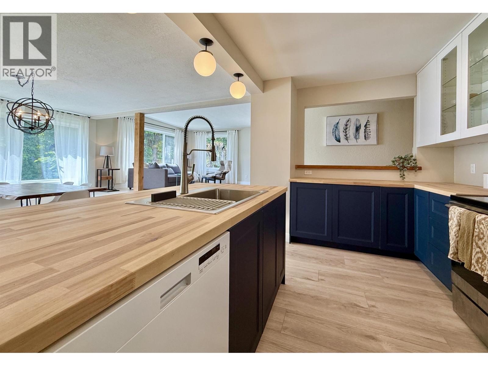6376 Sunshine Coast Highway, Sechelt, British Columbia  V7Z 0M3 - Photo 8 - R3159703