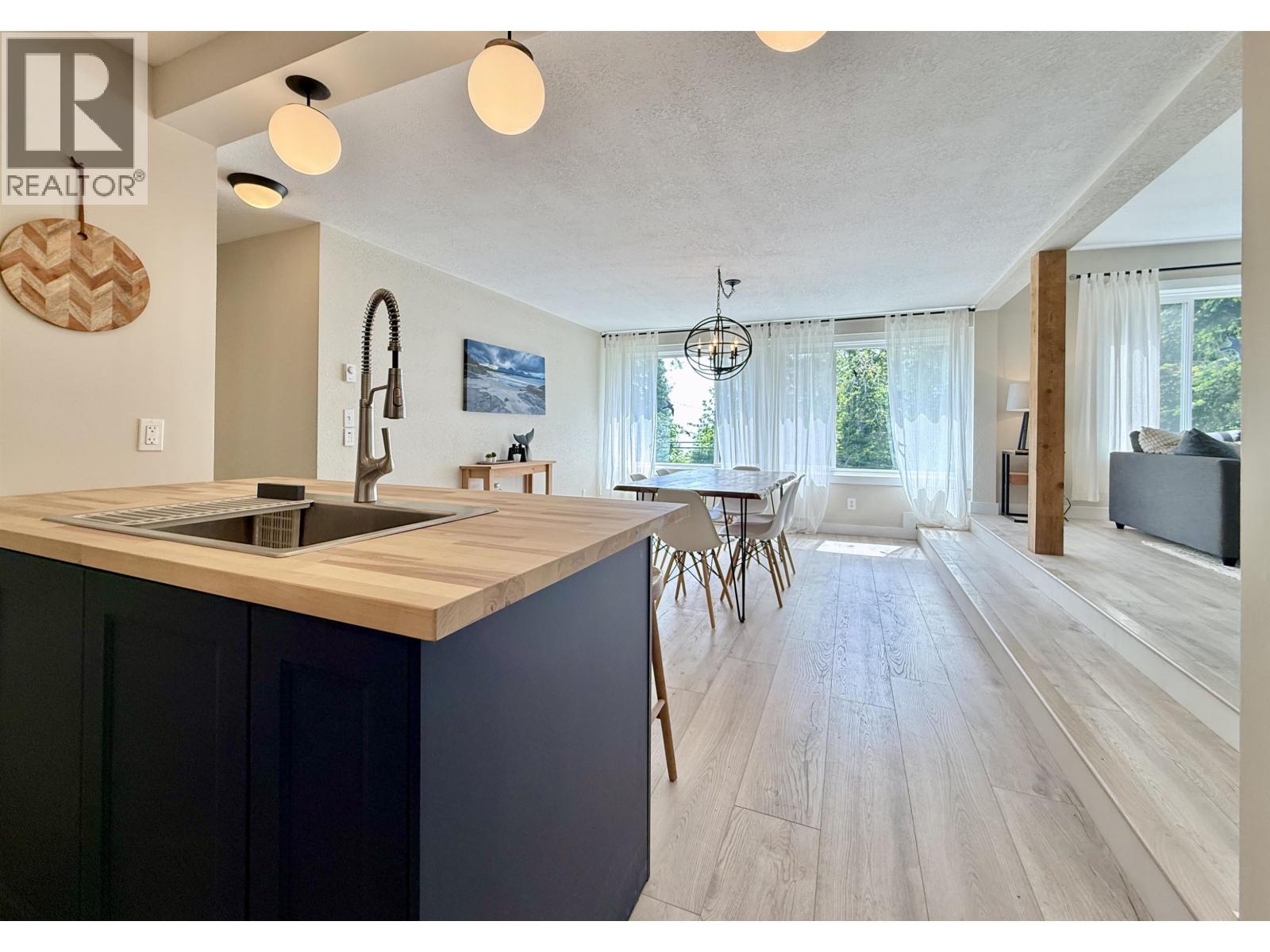6376 Sunshine Coast Highway, Sechelt, British Columbia  V7Z 0M3 - Photo 9 - R3159703