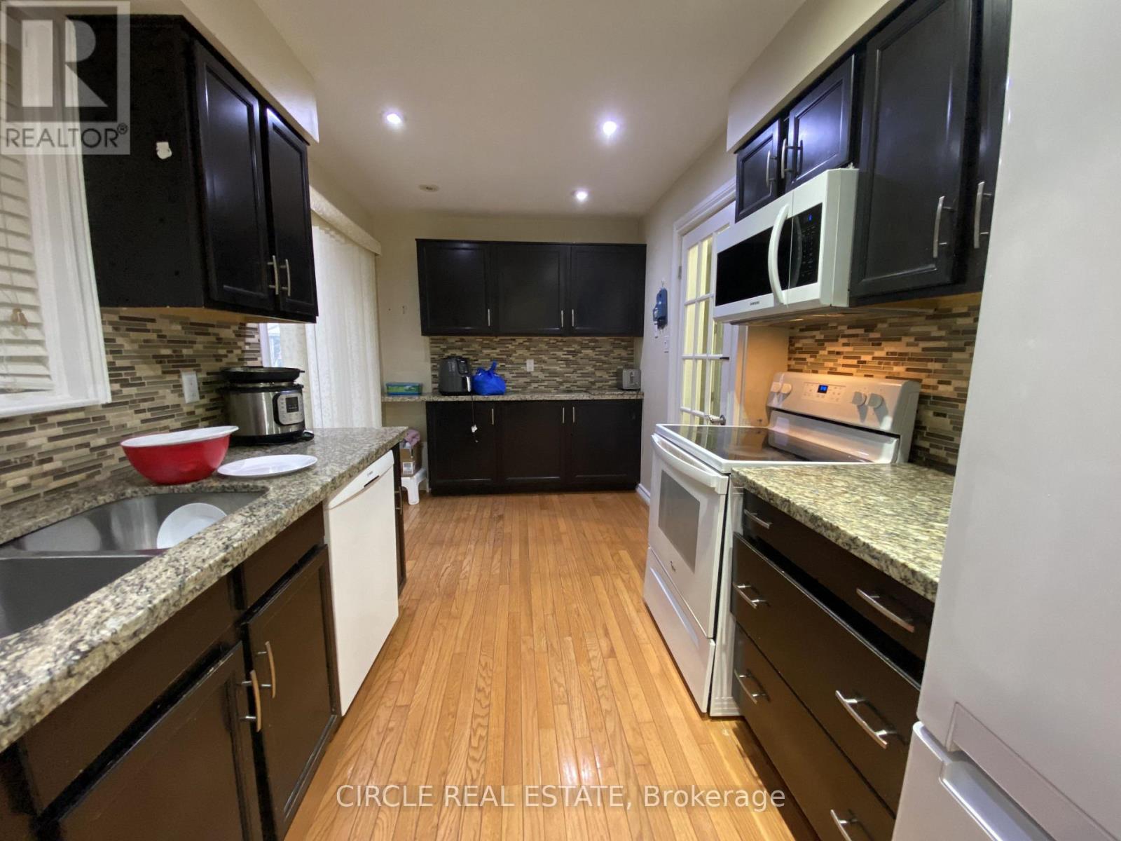 35 Fanshawe Drive, Brampton, Ontario  L6Z 1A7 - Photo 6 - W13627222
